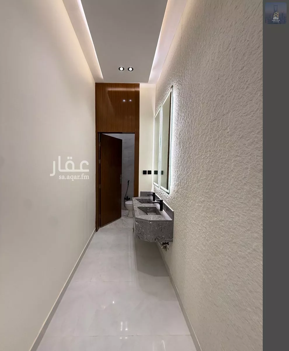 7 bedroom duplex in Al Janadriyah 11