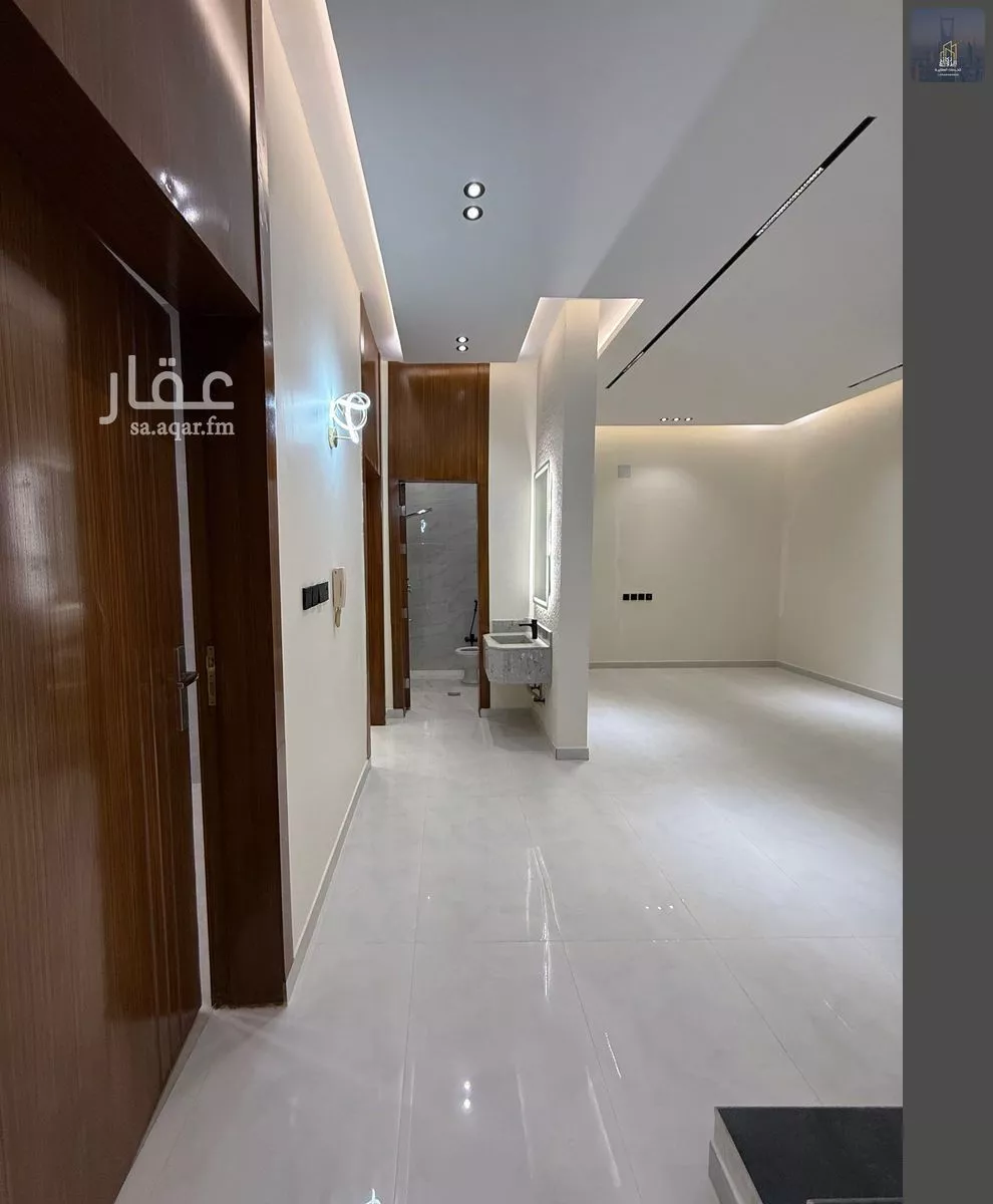 7 bedroom duplex in Al Janadriyah 13