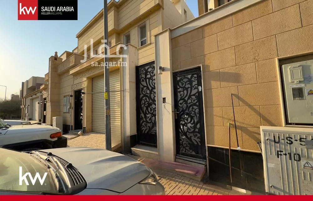 فيلا 9 غرف في العارض 36