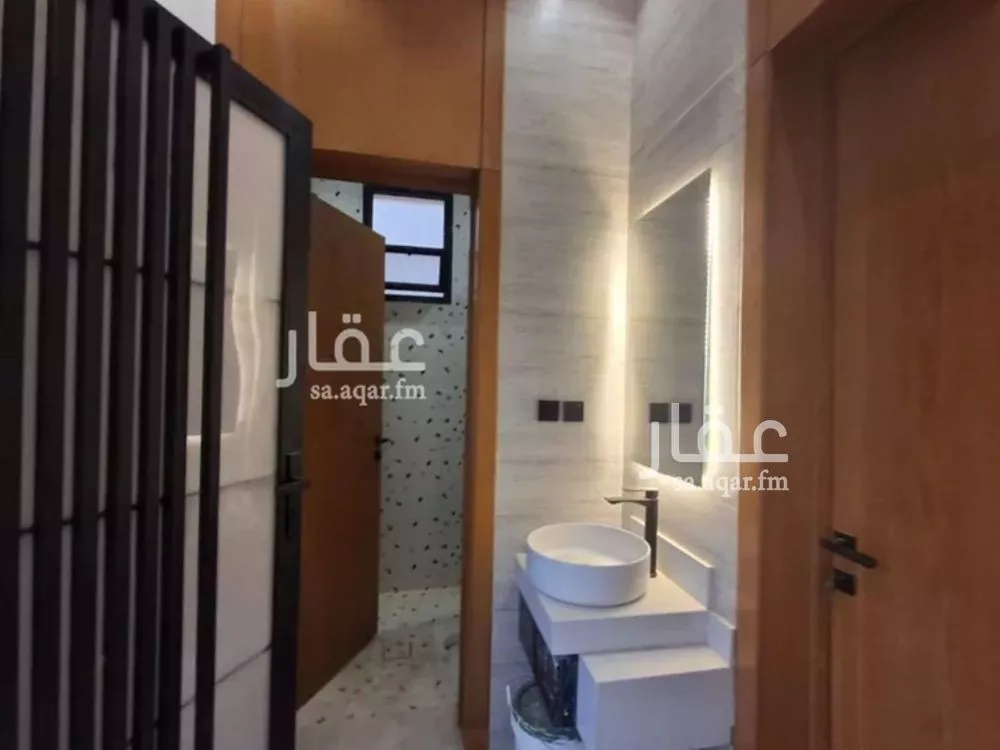 فيلا 5 غرف في عكاظ 12
