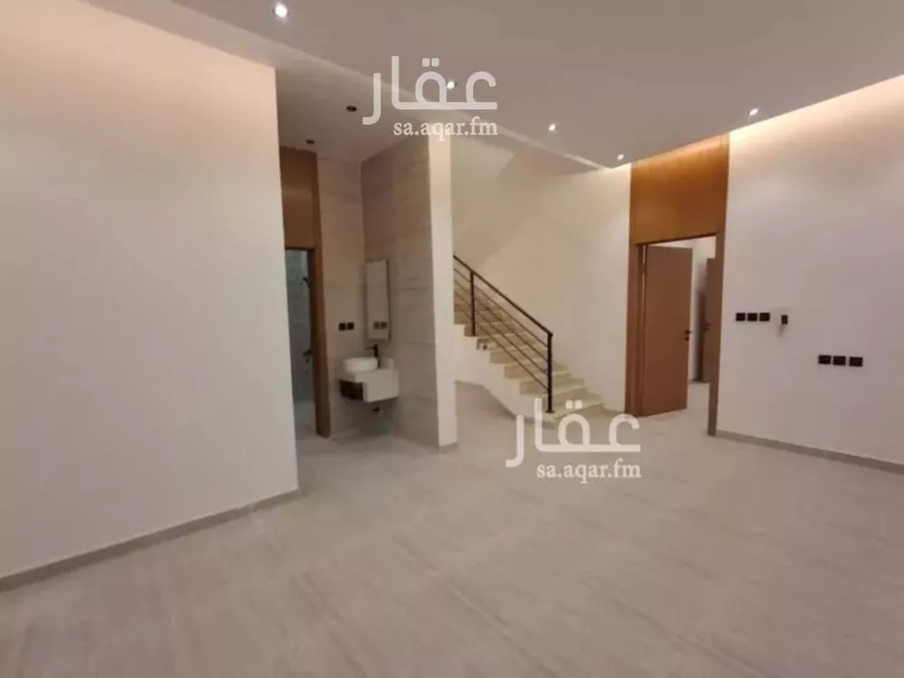 فيلا 5 غرف في عكاظ 13
