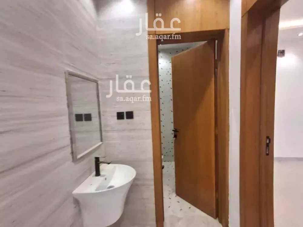 فيلا 5 غرف في عكاظ 10
