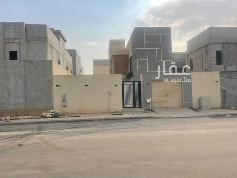 فيلا 4 غرف في الجنادرية 2