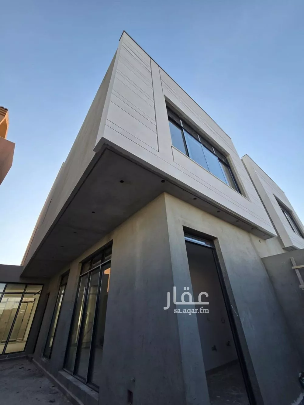 5 bedroom villa in Ishbiliyah 7