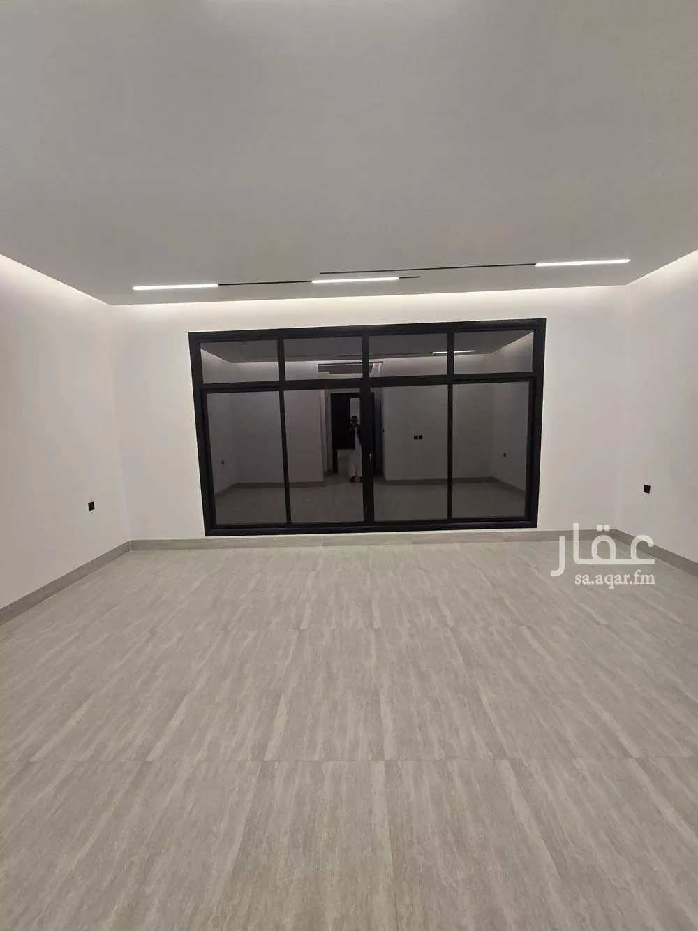 فيلا 5 غرف في الخليج 8