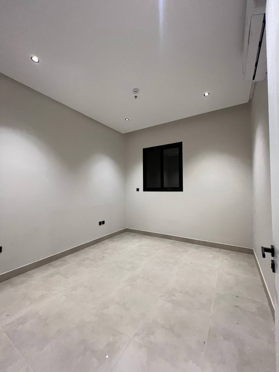 شقة  في العارض 4