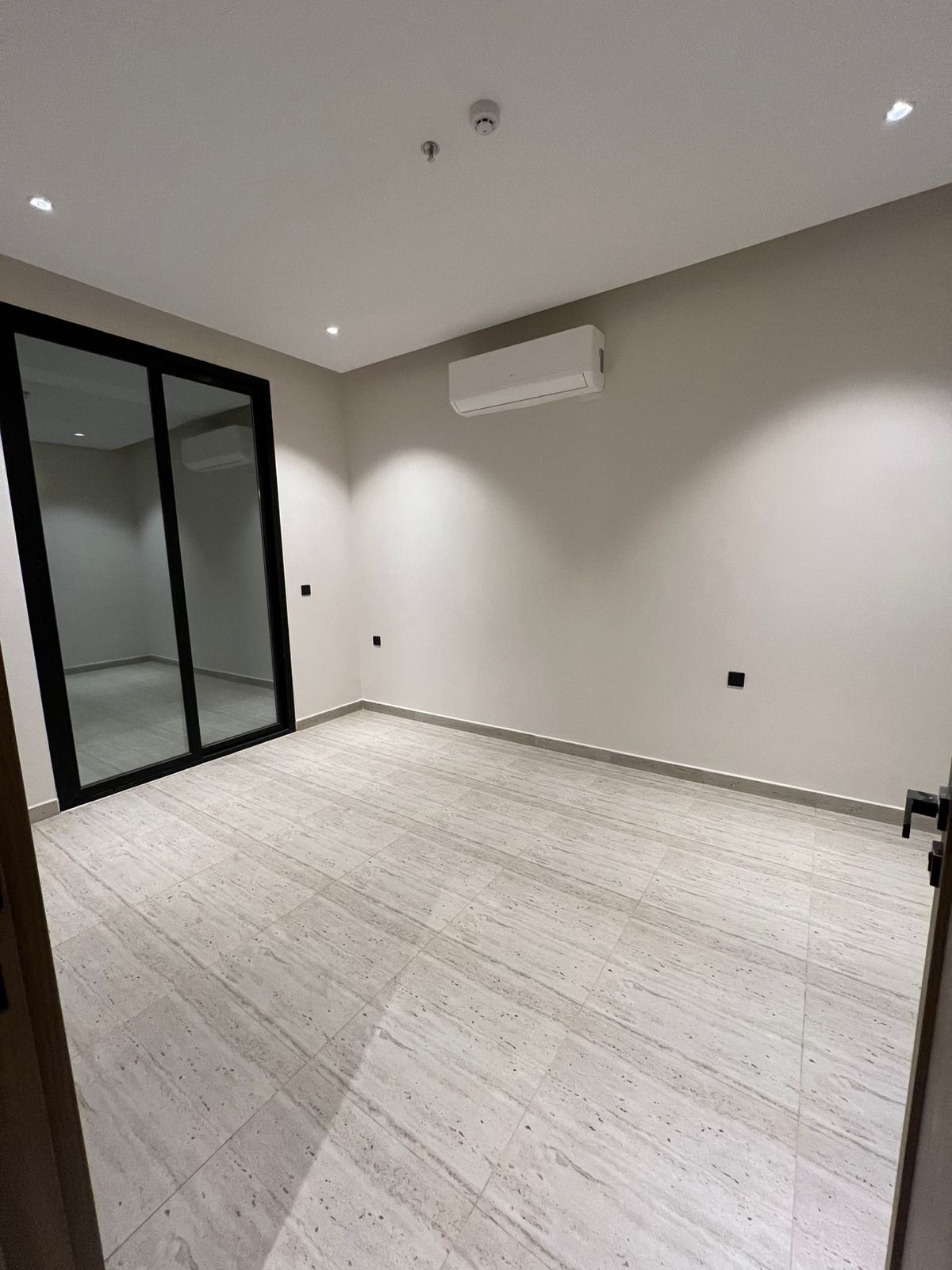 شقة  في عرقة 2