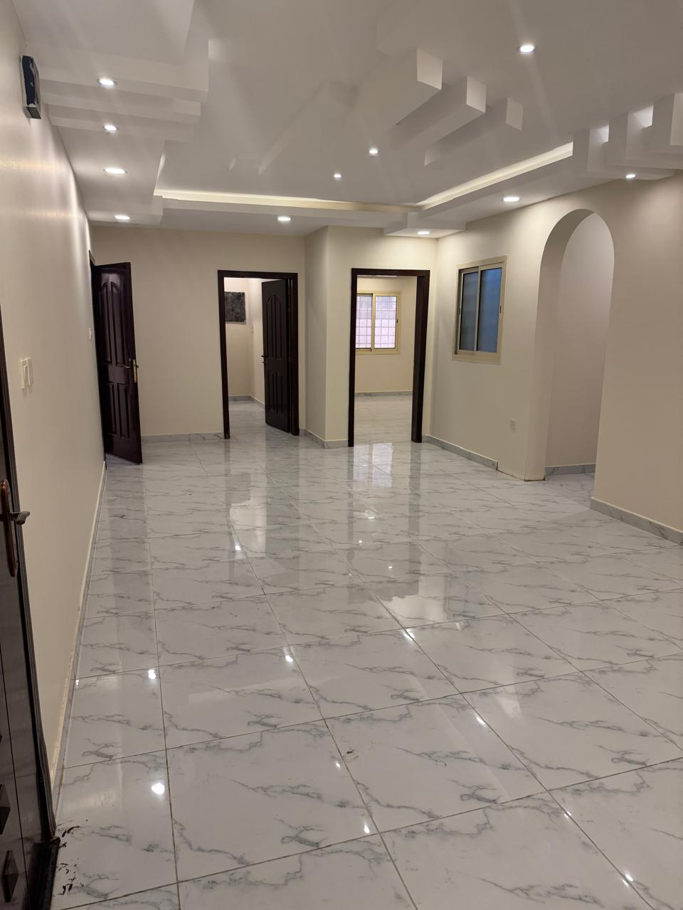 شقة 4 غرف في النور 13