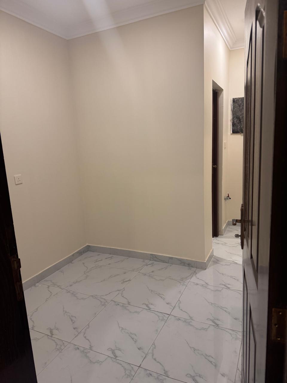 شقة 4 غرف في النور 14