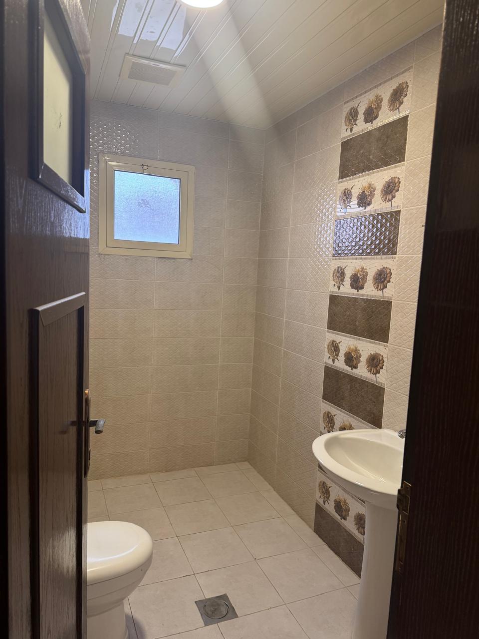 شقة 4 غرف في النور 6