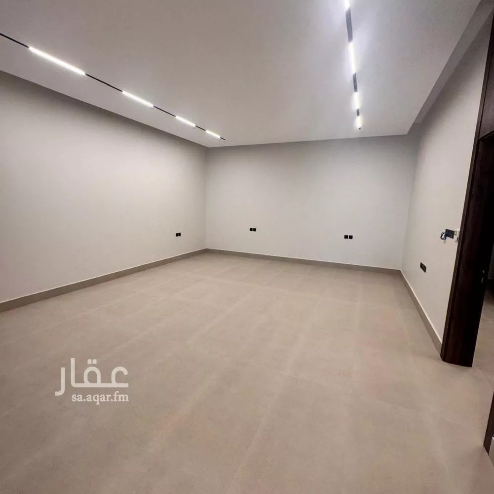 فيلا 5 غرف في الملقا 11