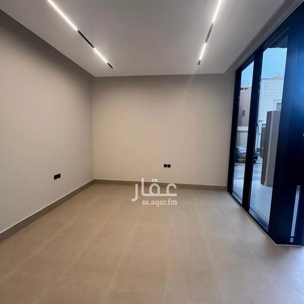فيلا 5 غرف في الملقا 12