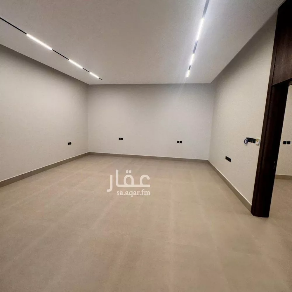 فيلا 5 غرف في الملقا 4