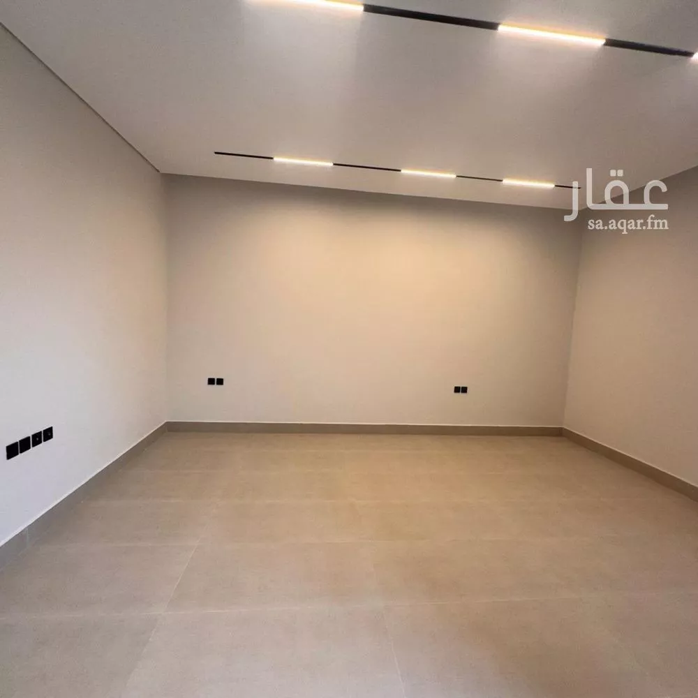 فيلا 5 غرف في الملقا 7