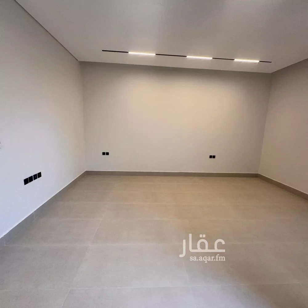 فيلا 5 غرف في الملقا 8