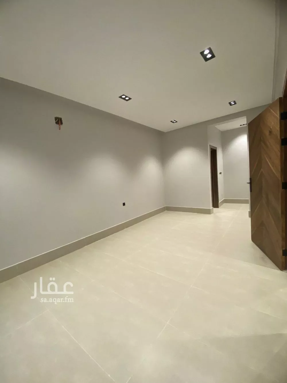 فيلا 5 غرف في عكاظ 18