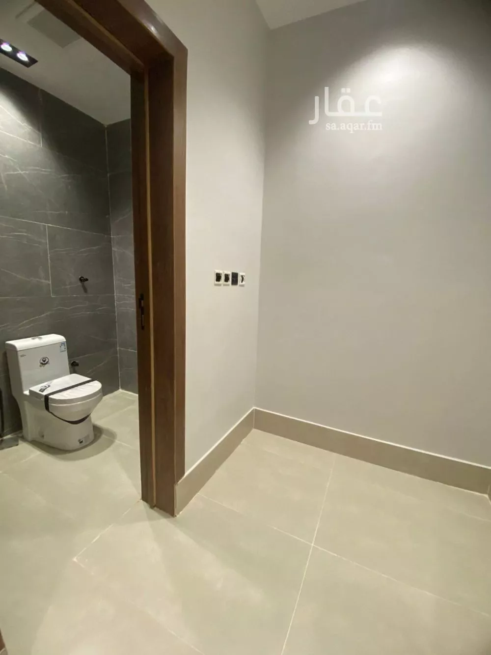 فيلا 5 غرف في عكاظ 6