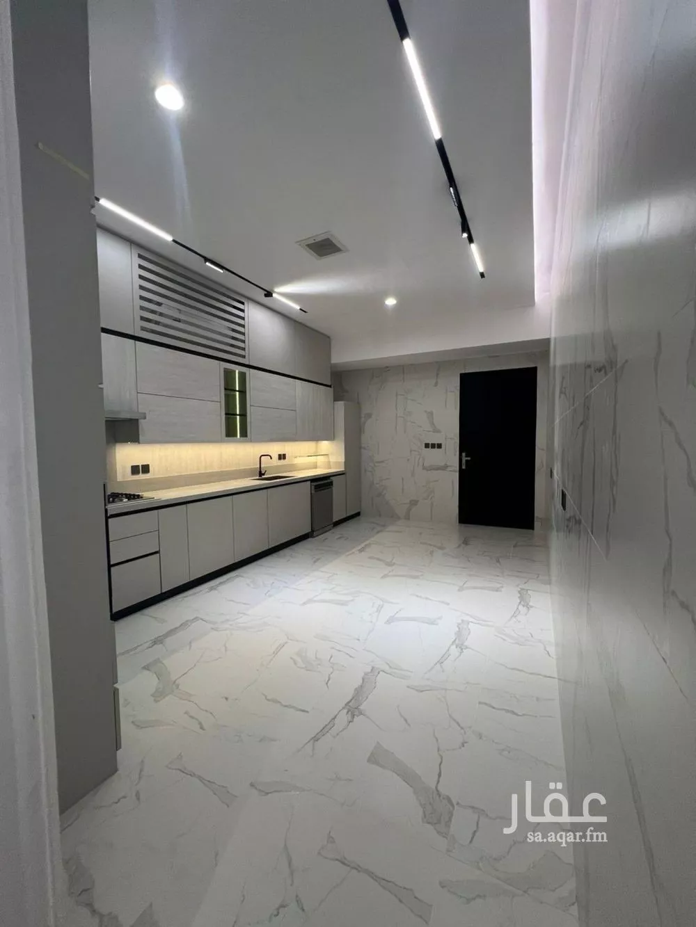 6 bedroom villa in Al Yarmouk 11