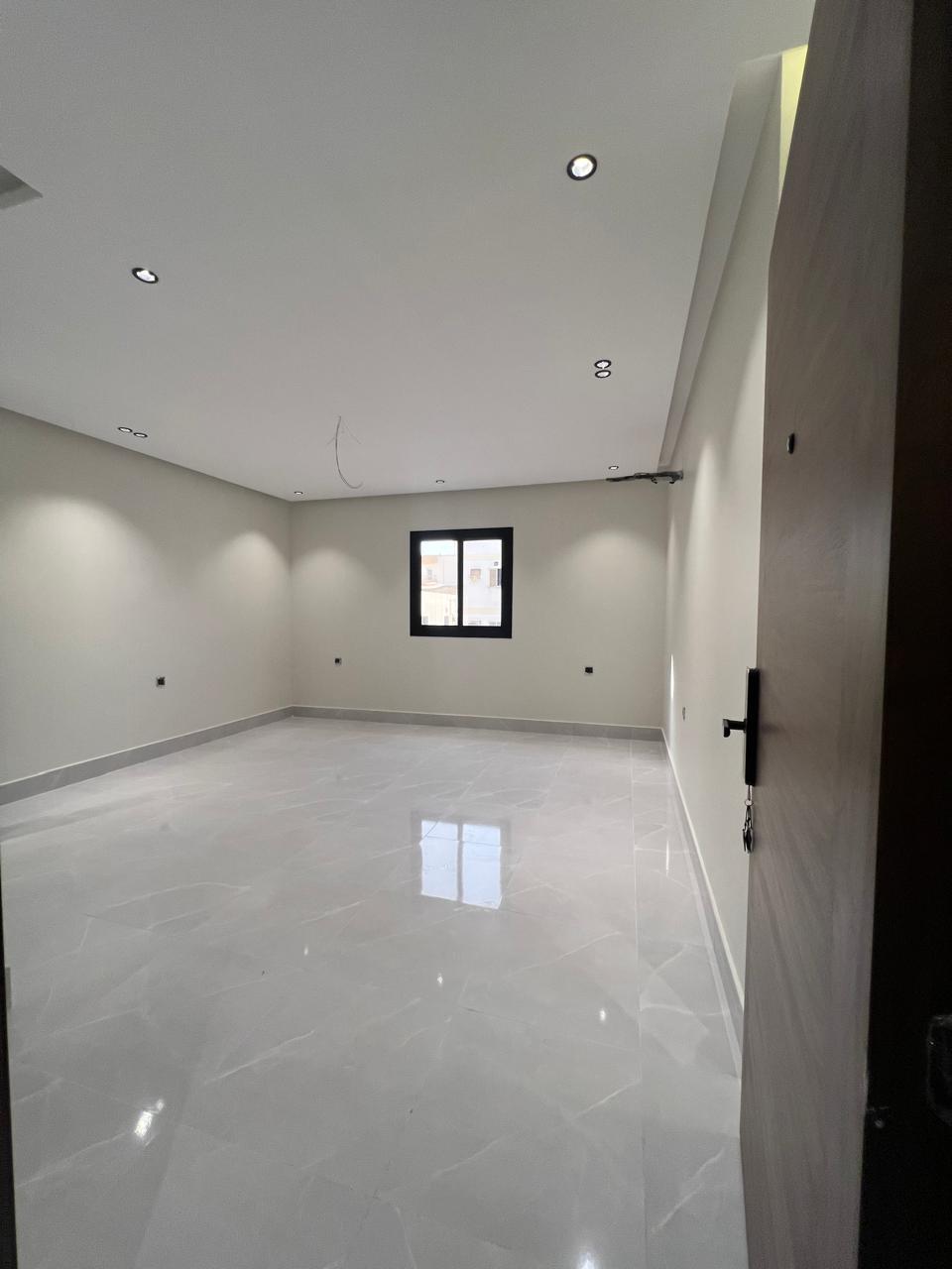 شقة  في النعيم 5