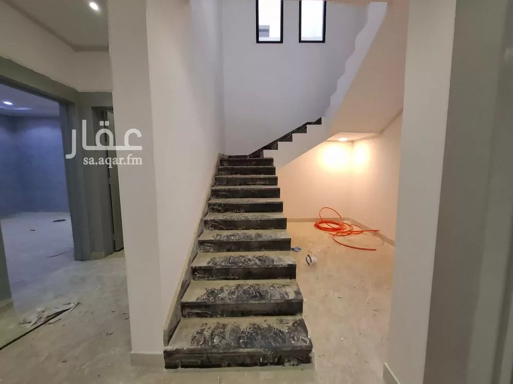 فيلا 5 غرف في النظيم 16