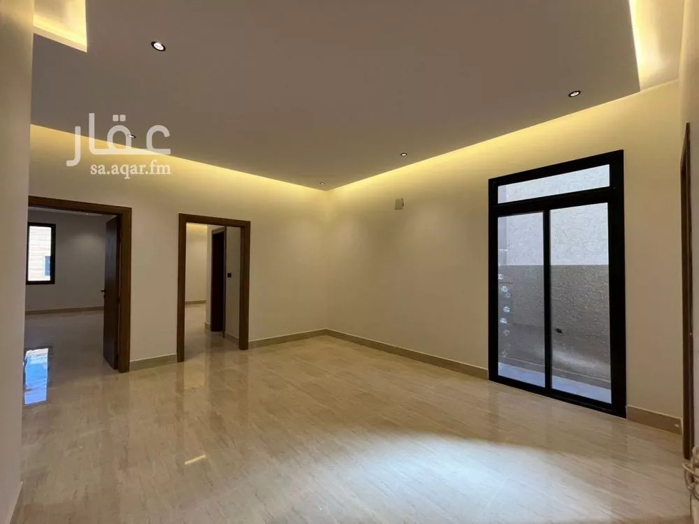 5 bedroom villa in Al Mahdiyyah 2