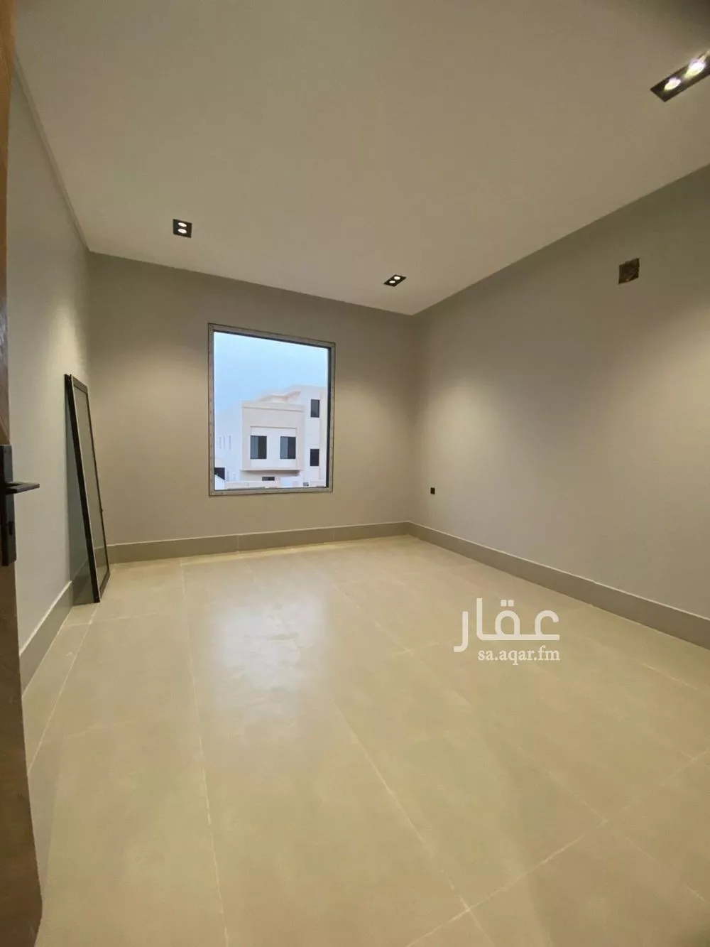 فيلا 5 غرف في عكاظ 10