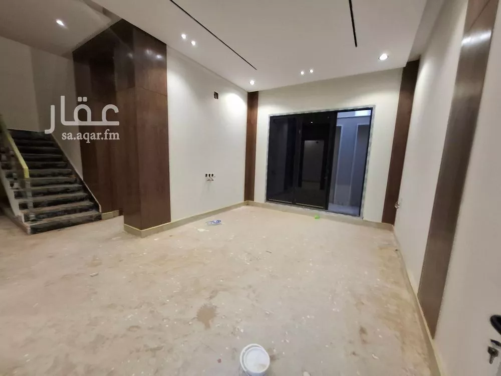 5 bedroom villa in Al Janadriyah 2