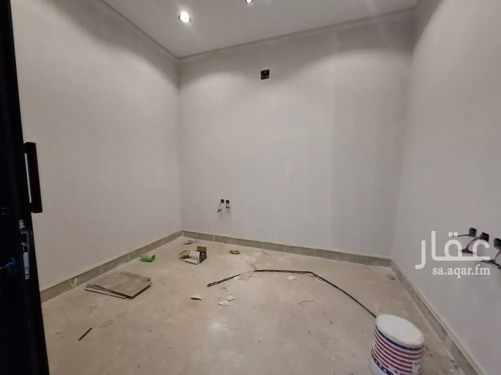 5 bedroom villa in Al Janadriyah 22