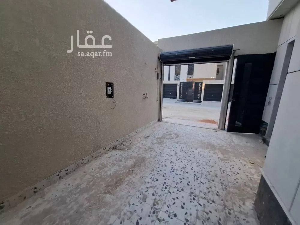 5 bedroom villa in Al Janadriyah 4