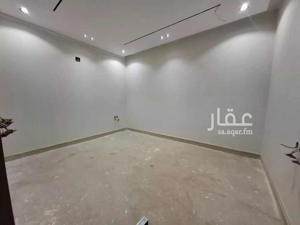 5 bedroom villa in Al Janadriyah 8