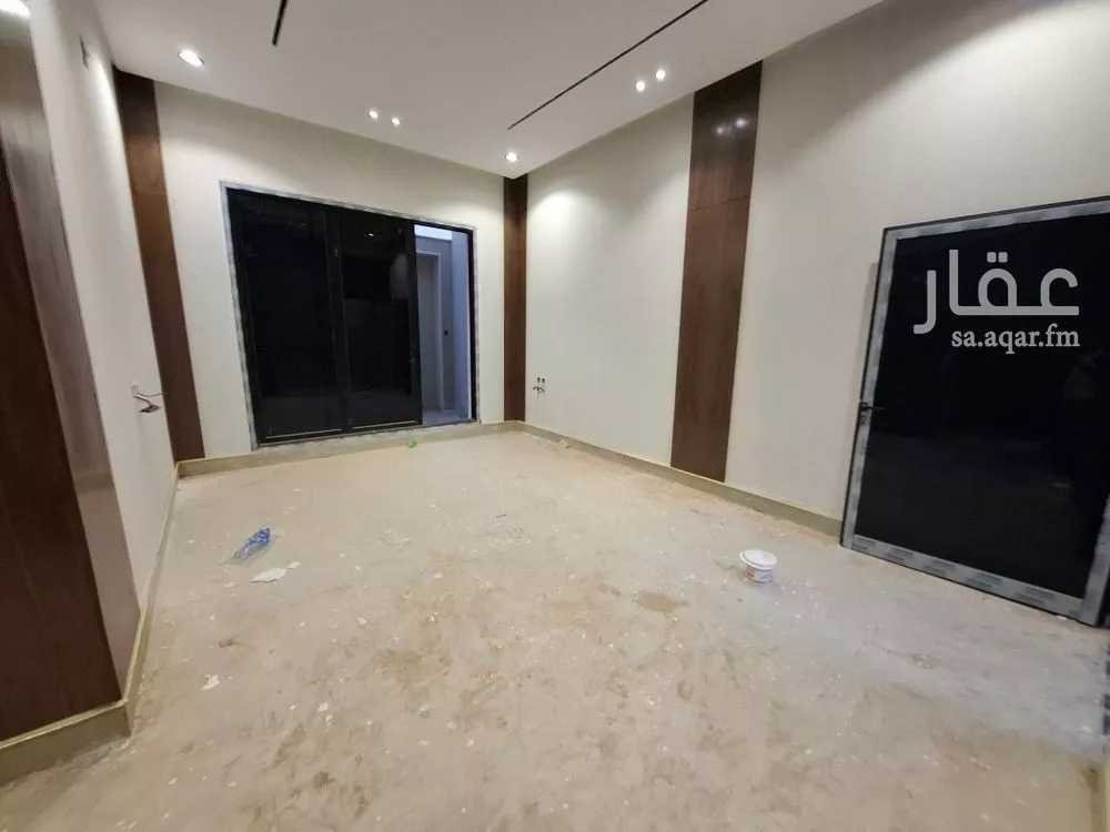 5 bedroom villa in Al Janadriyah 10