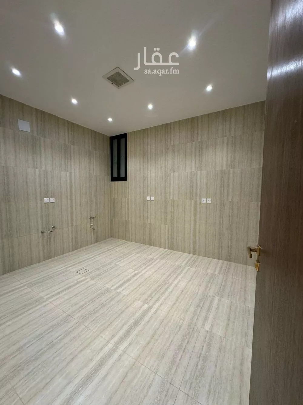 5 bedroom villa in Al Rimal 6