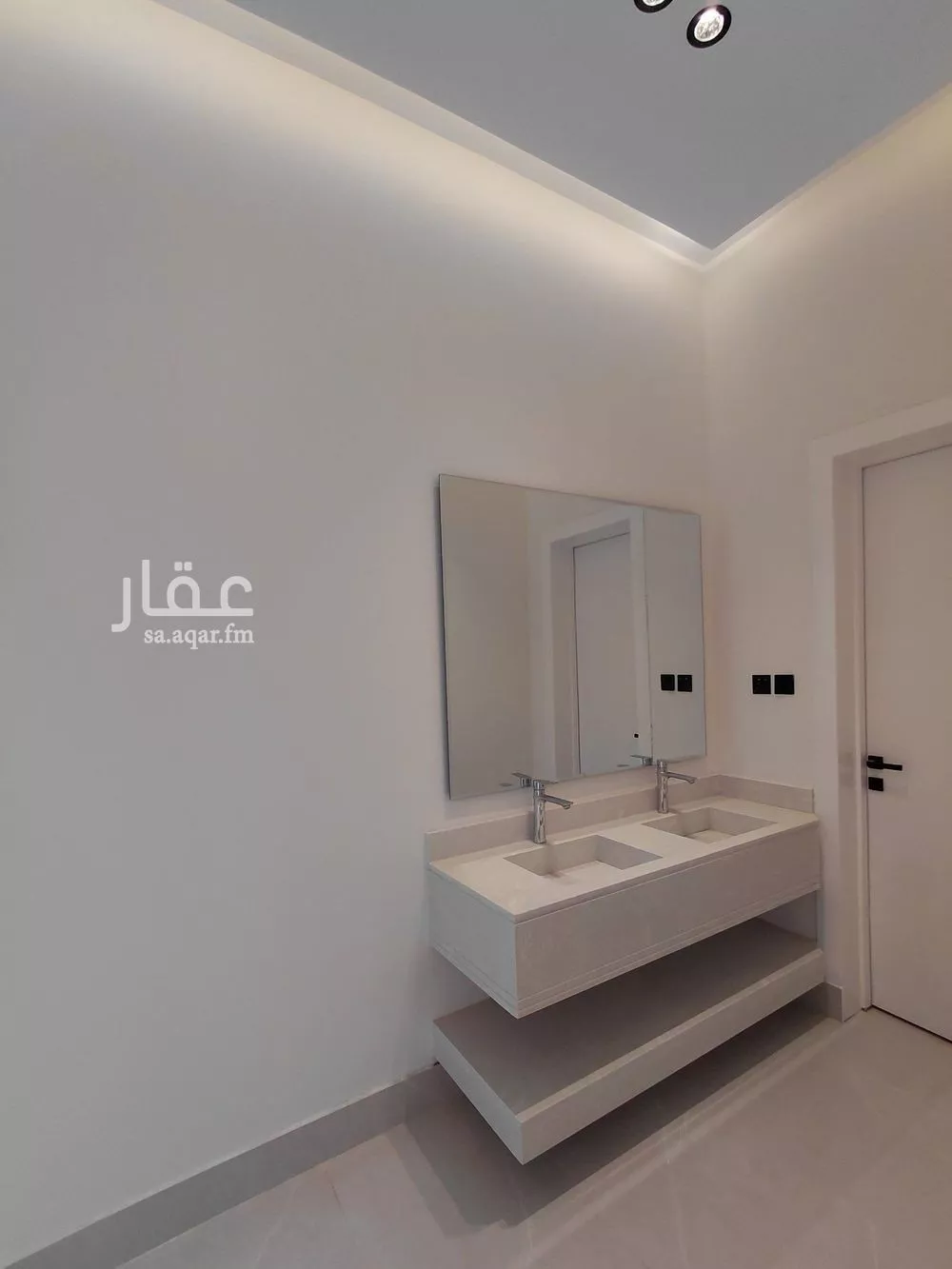 5 bedroom apartment in Al Janadriyah 7
