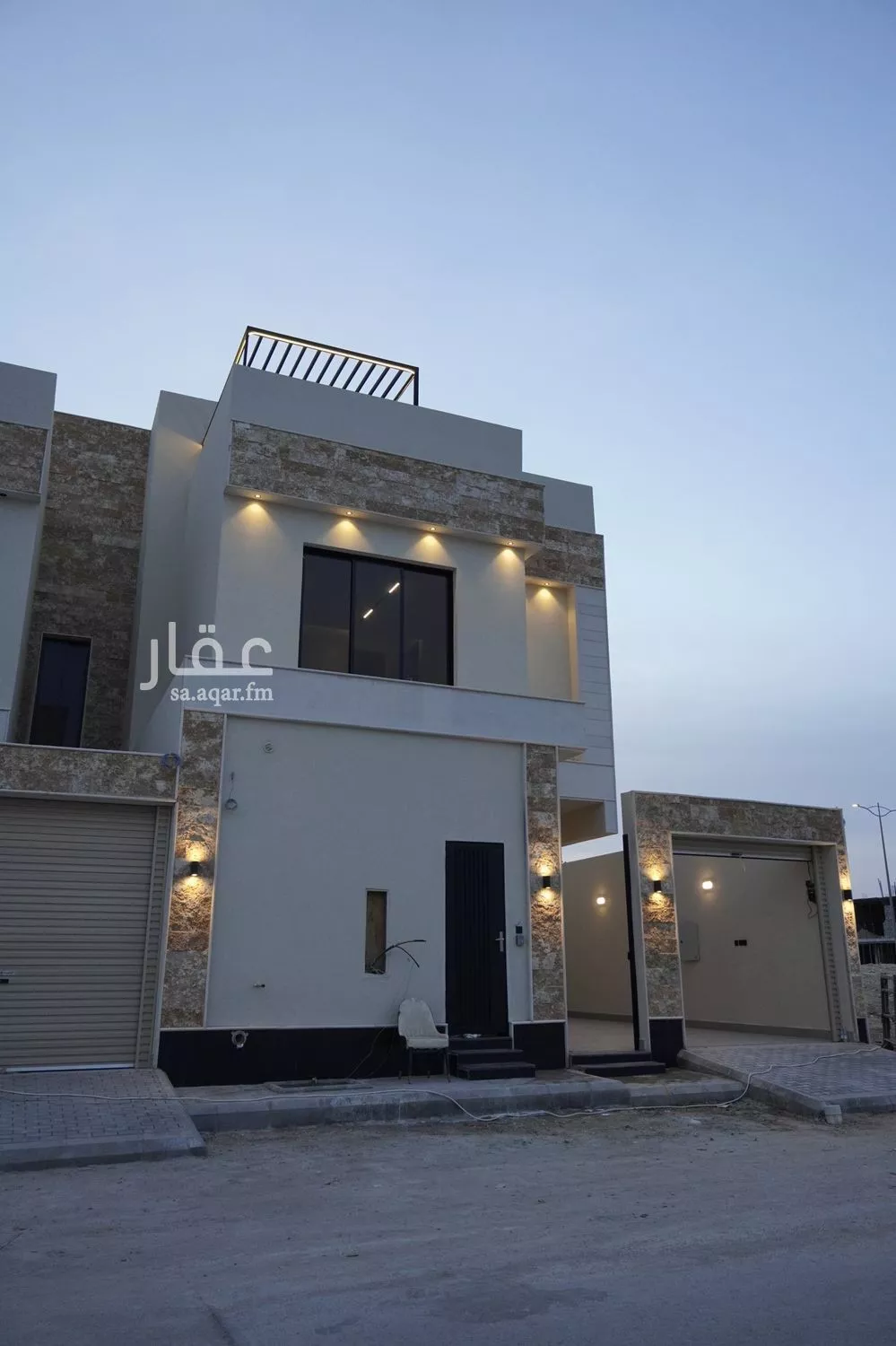 فيلا 4 غرف في العارض 7