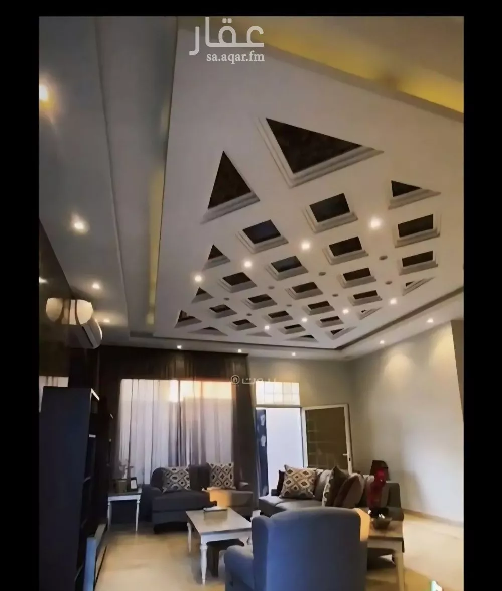 فيلا 5 غرف في الملقا 6
