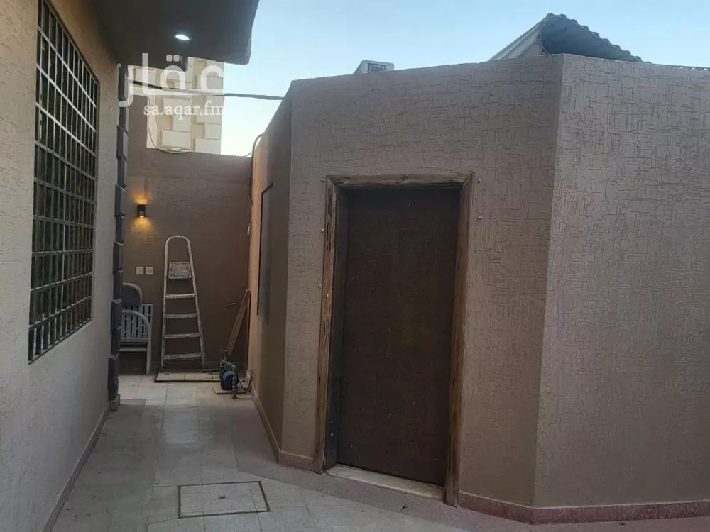 فيلا 5 غرف في العقيق 7