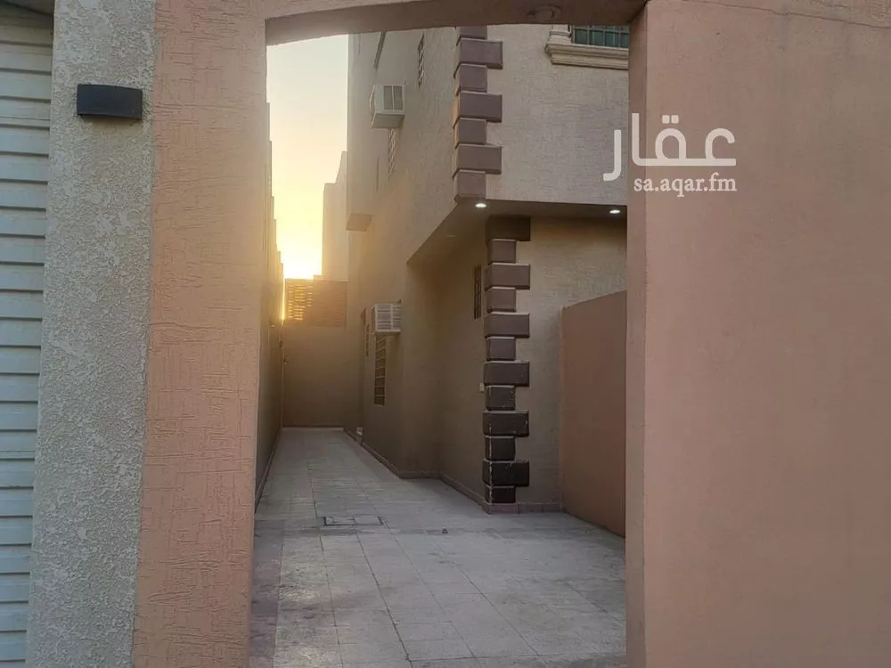 فيلا 5 غرف في العقيق 8