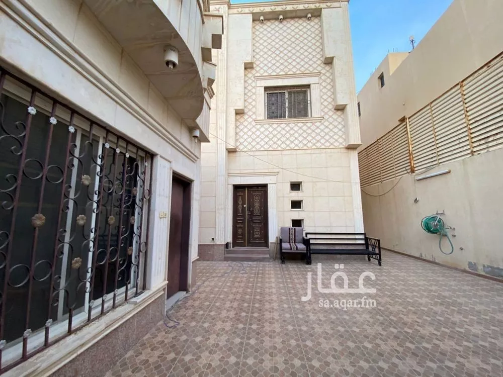 6 bedroom villa in Ishbiliyah 7