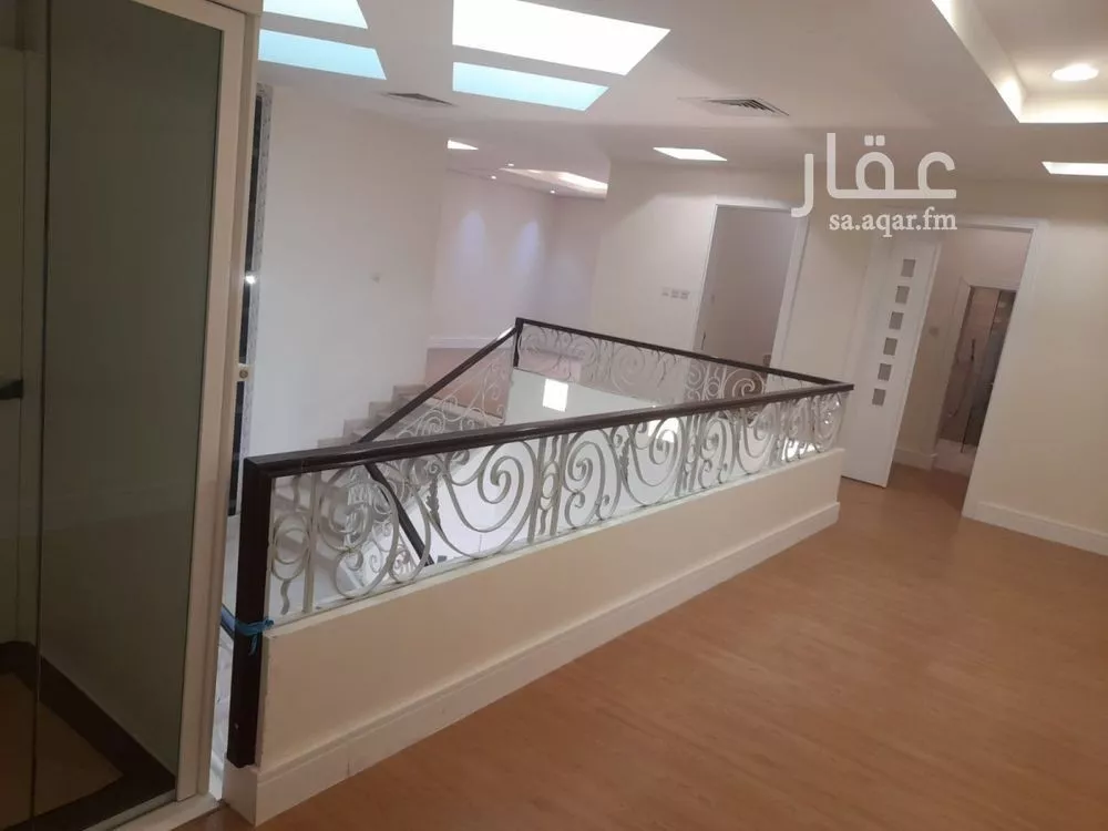فيلا 5 غرف في النخيل 15