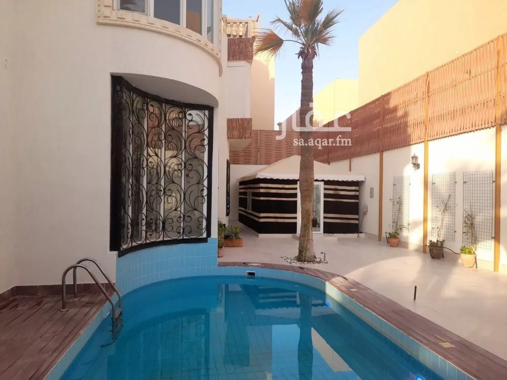 فيلا 5 غرف في النخيل 6