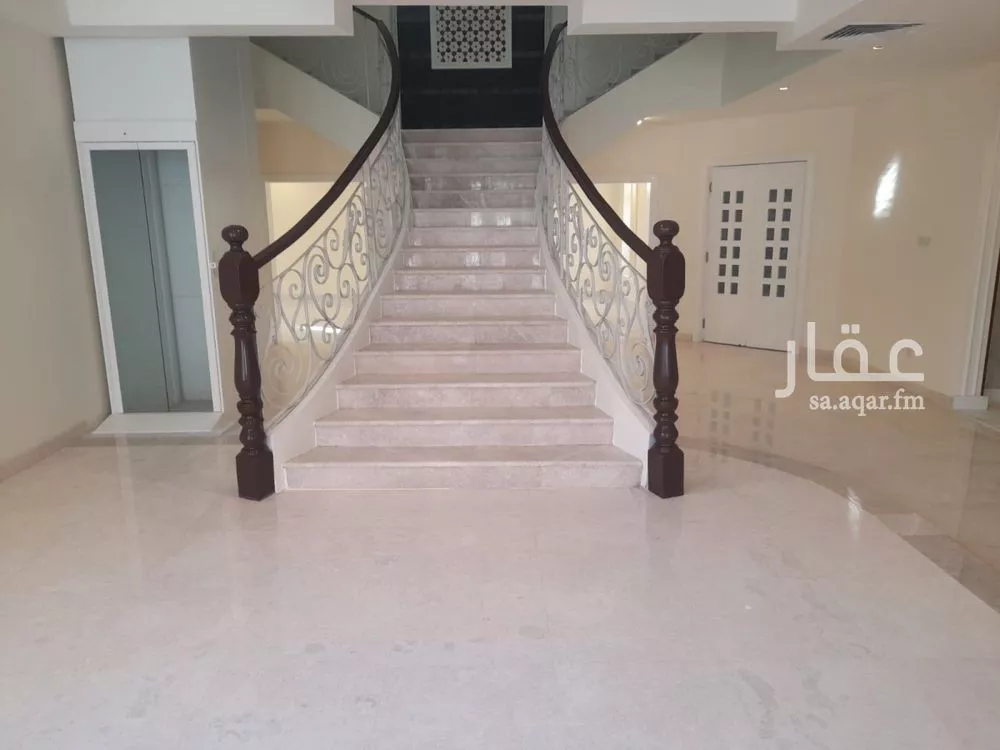 فيلا 5 غرف في النخيل 10