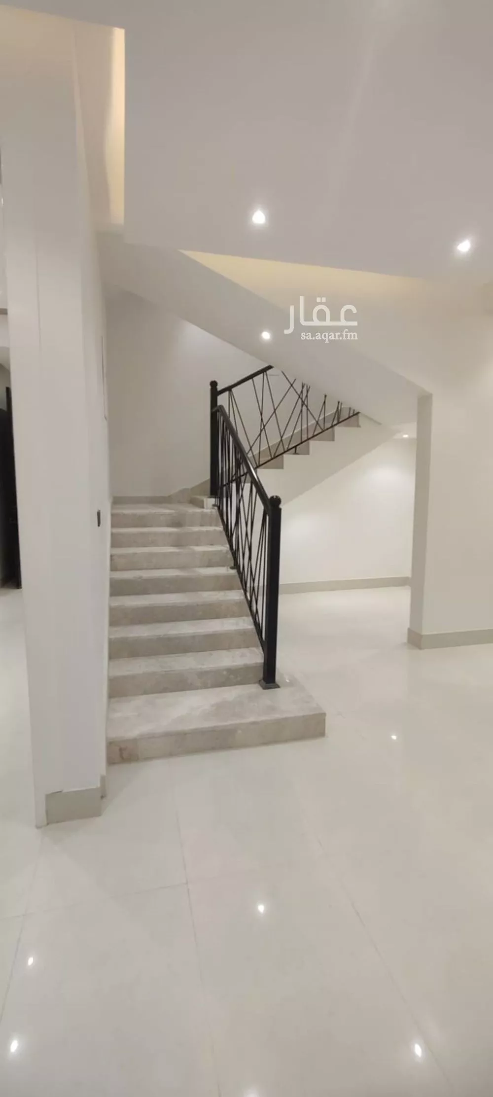 5 bedroom villa in Al Janadriyah 2