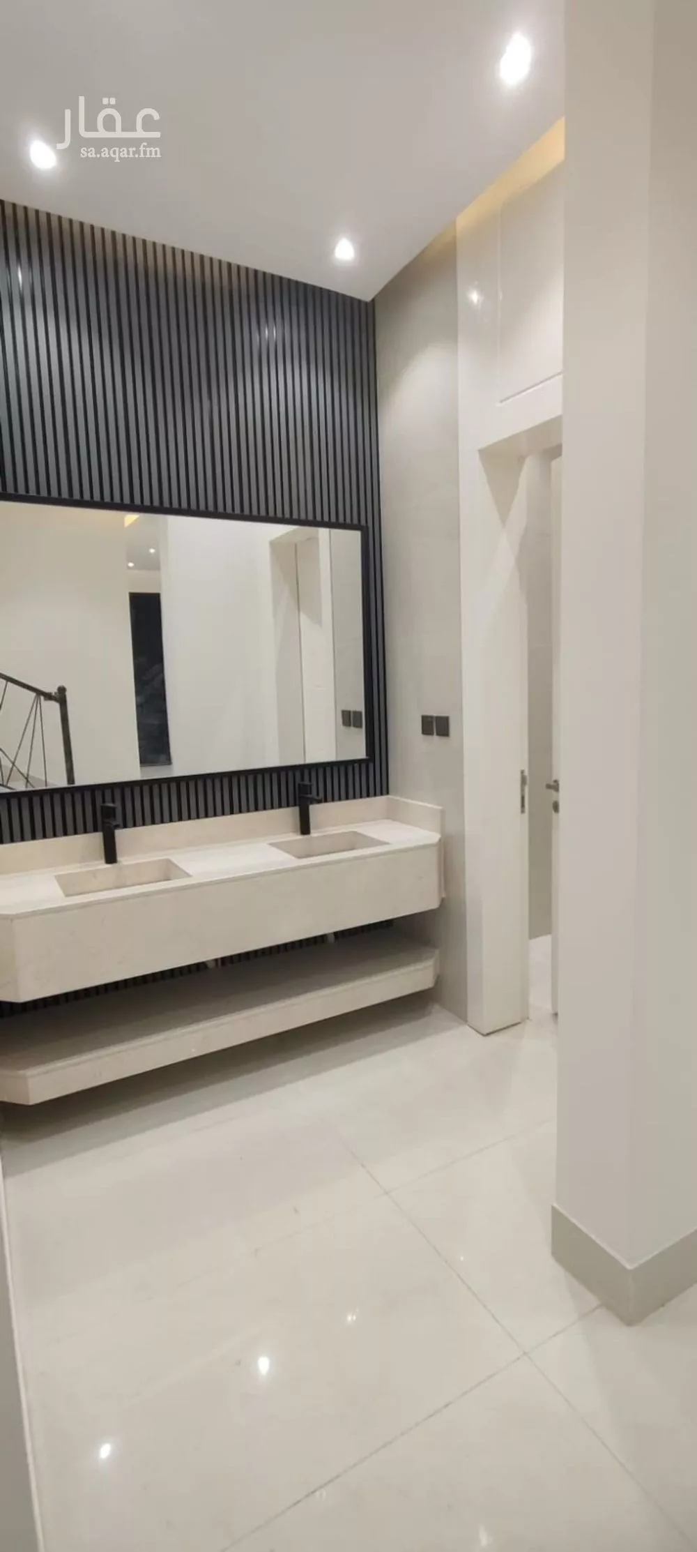 5 bedroom villa in Al Janadriyah 5