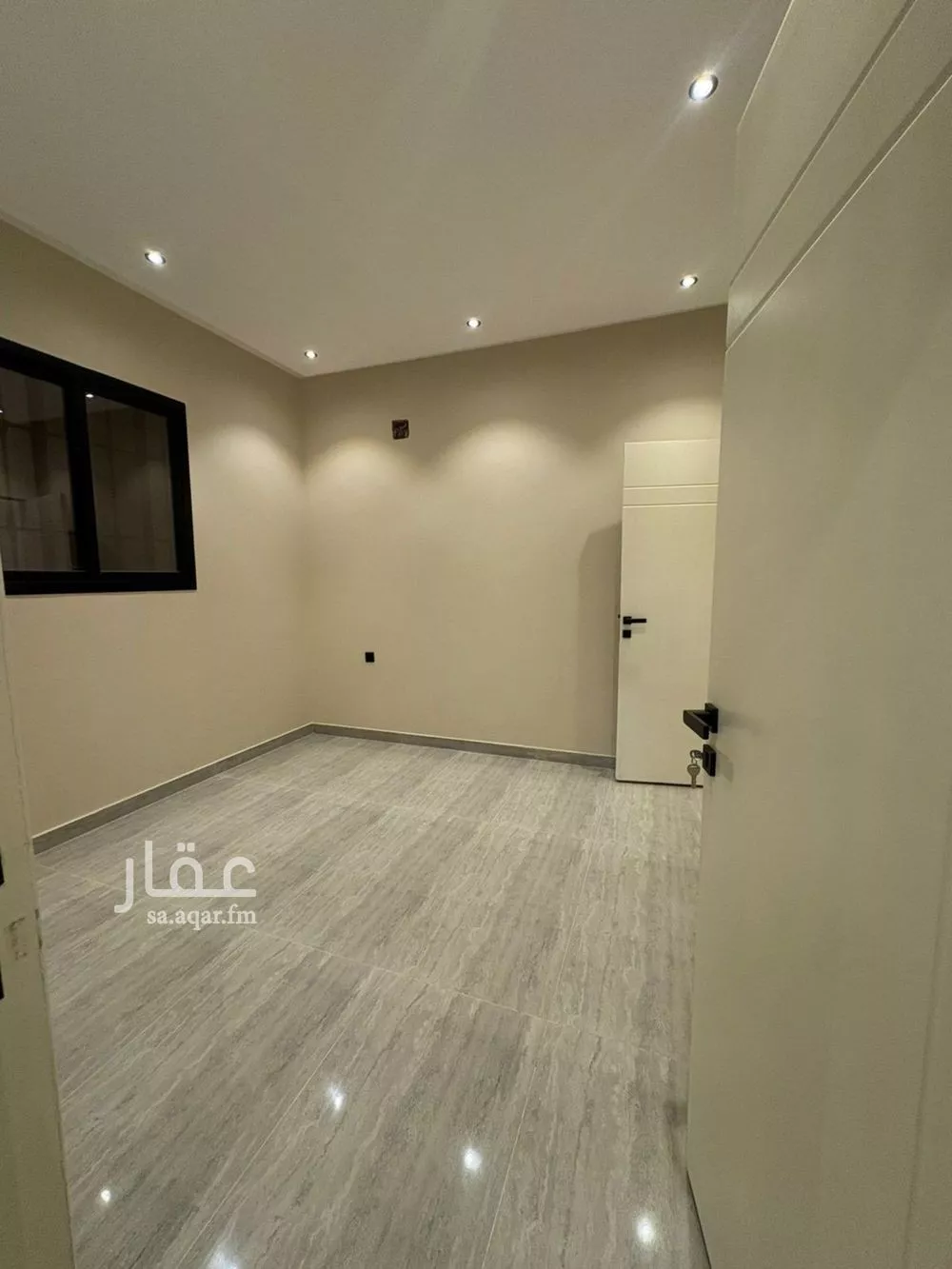 فيلا 8 غرف في طويق 22