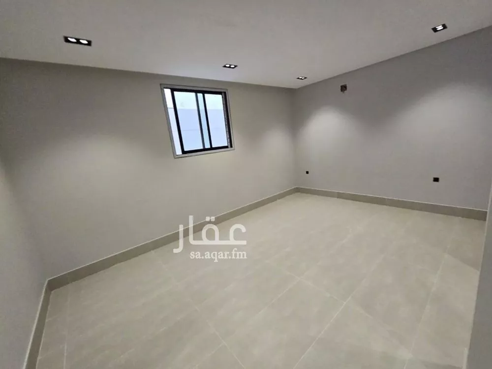 فيلا 5 غرف في عكاظ 11