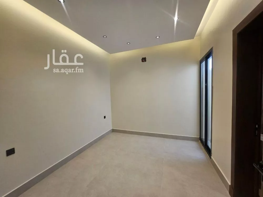 فيلا 5 غرف في العارض 6