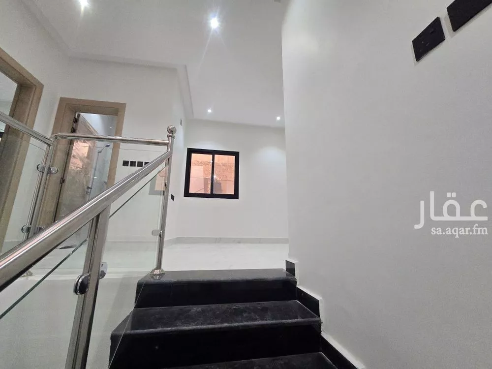 5 bedroom villa in Al Uraija Al Gharbiyah 11