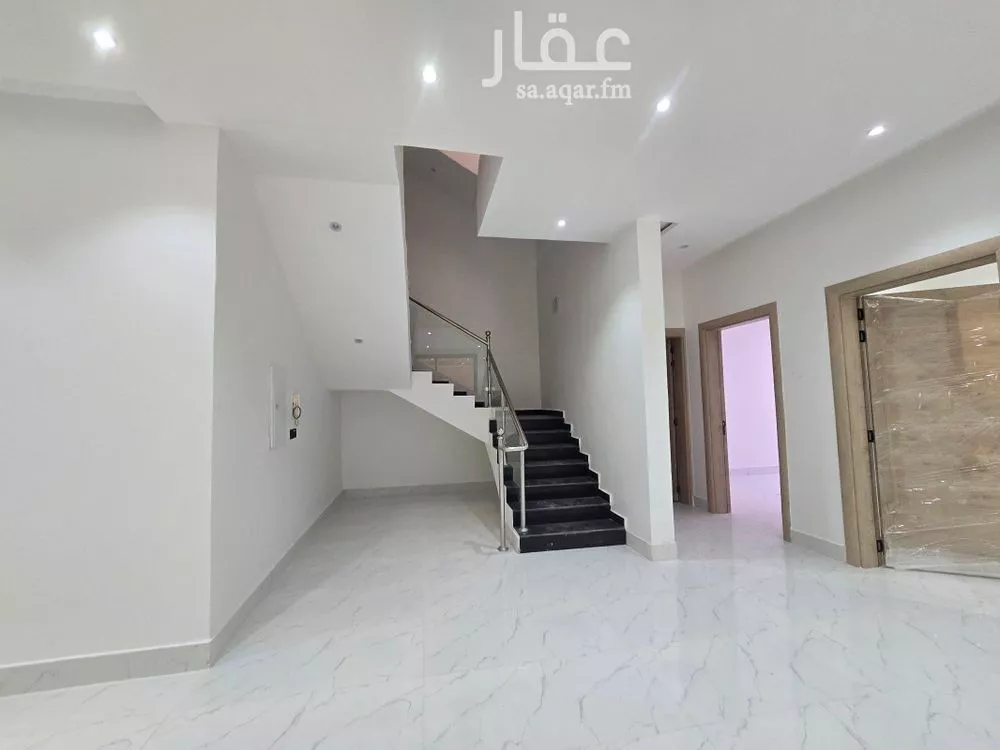 5 bedroom villa in Al Uraija Al Gharbiyah 12