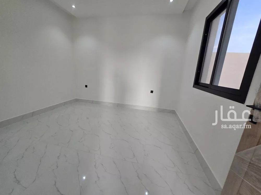 5 bedroom villa in Al Uraija Al Gharbiyah 15
