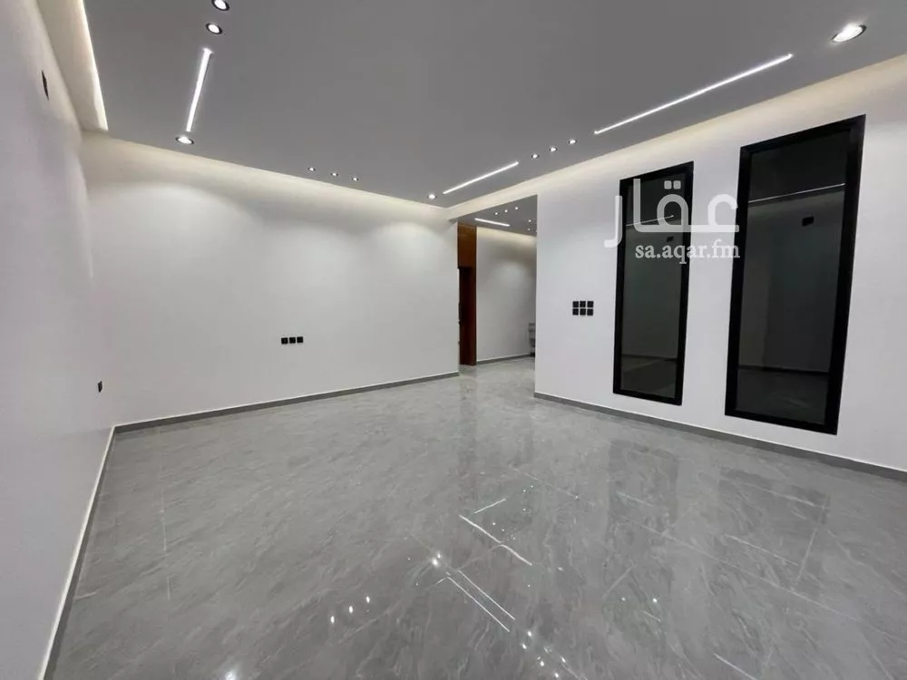 5 bedroom villa in Al Janadriyah 2